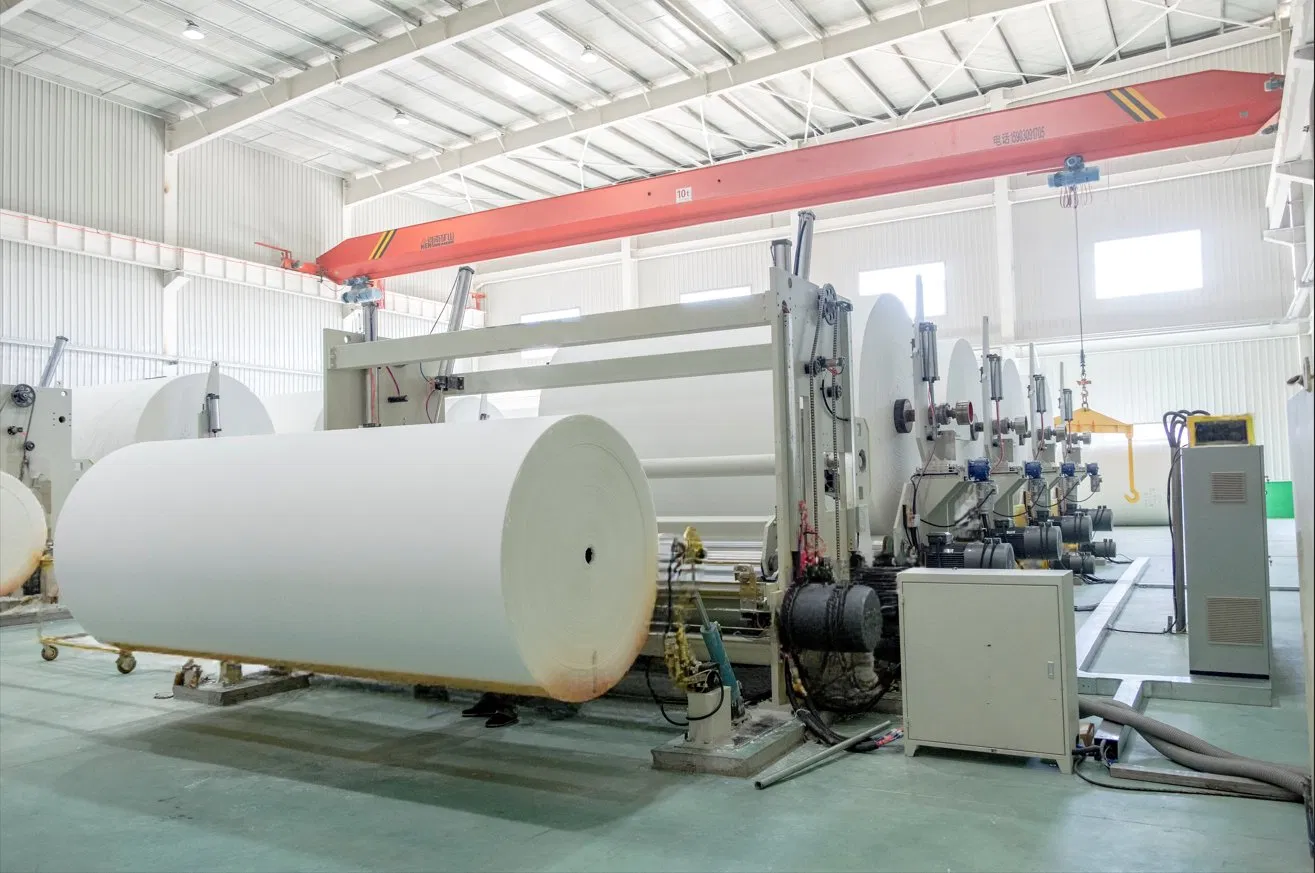 Máquina de corte de rollos Jumbo de 1800 mm terminada Reenrollamiento con buena eficiencia 2